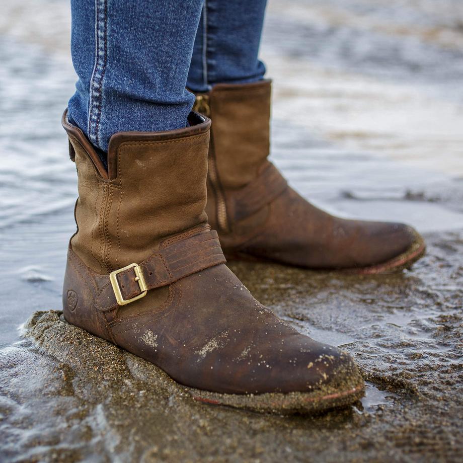 Ariat  savannah h2o 