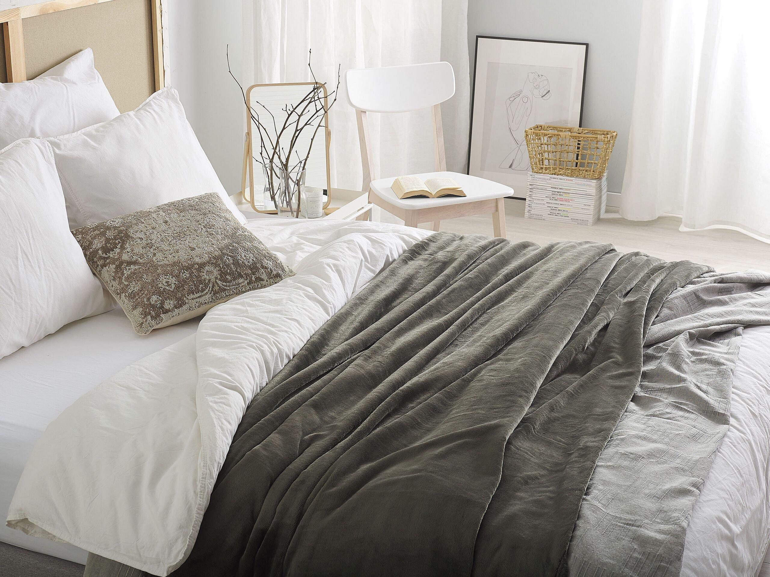 Beliani Couverture Moderne TERKE en Polyester  