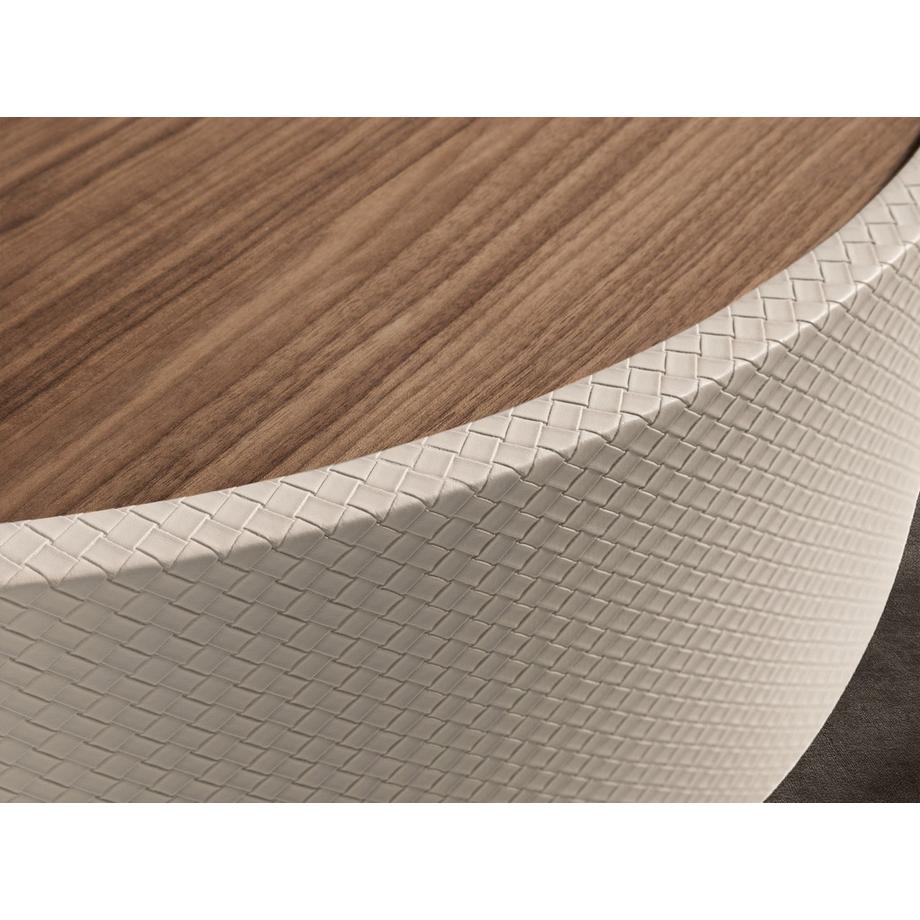 ANGEL CERDA Table basse ronde en noyer et bois rembourré en similicuir  