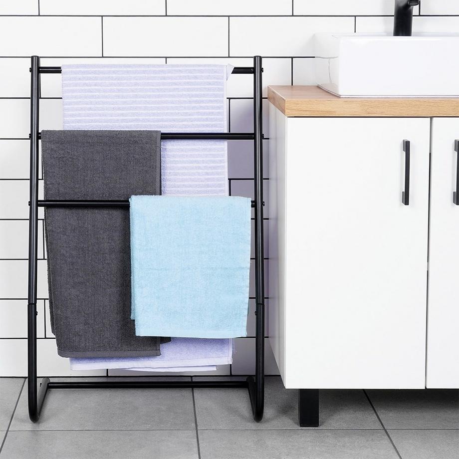 B2X  Freistehenderer Handtuchhalter mit drei Querstangen 