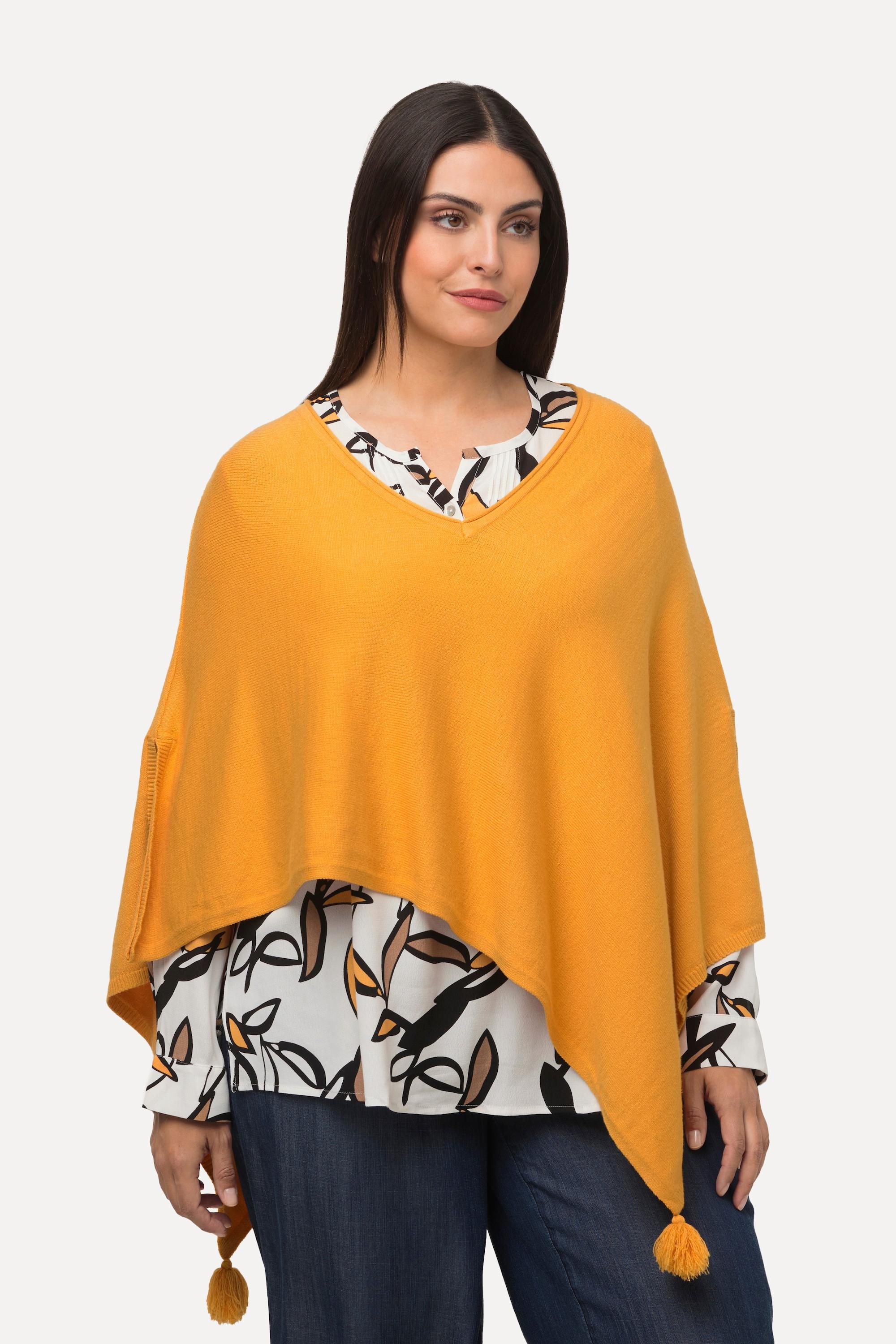 Ulla Popken  Poncho oversize di morbida maglia con orlo a punte e nappe 