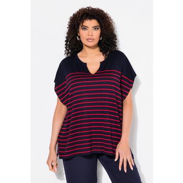 Pull oversize à rayures. Forme « cape ». Décolleté rond