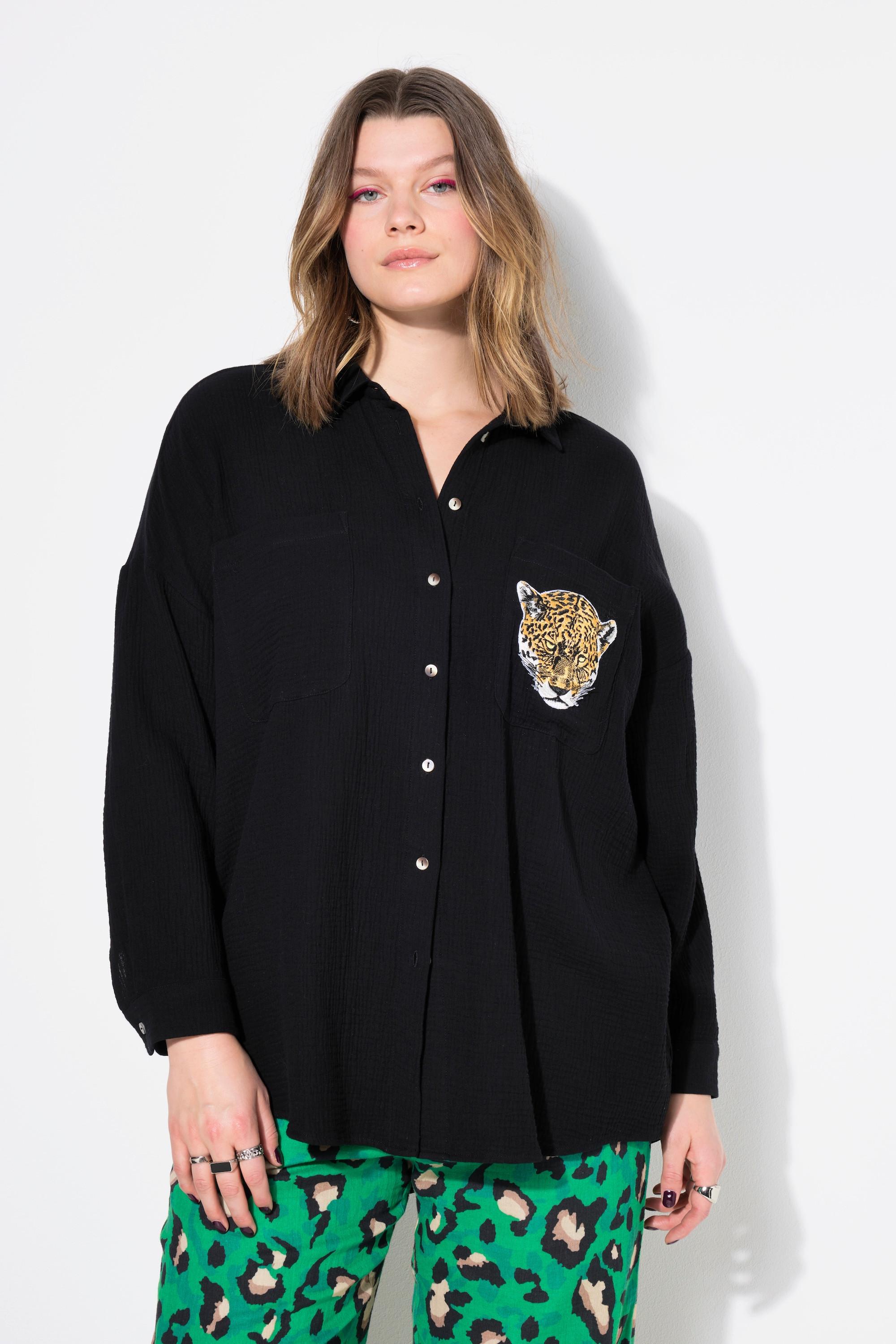 Studio Untold  Musselin Bluse, oversized, Tasche mit Leo-Patch 