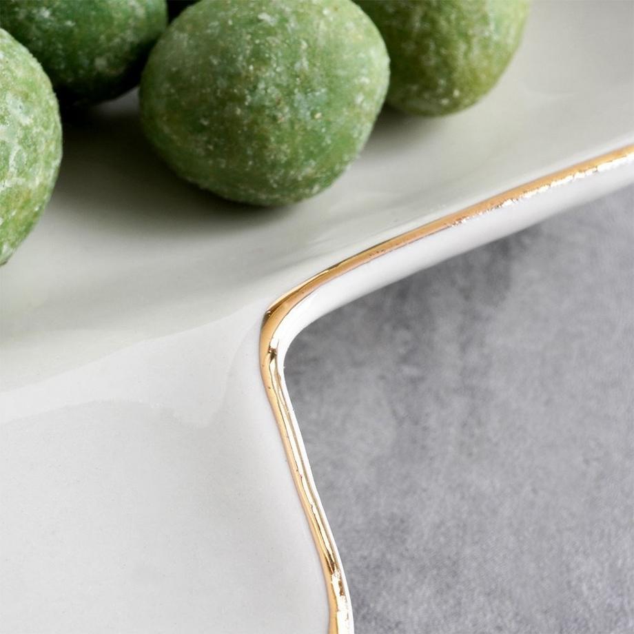 B2X  Assiette sapin de Noël en porcelaine avec détails dorés - Parfaite pour Noël ! 