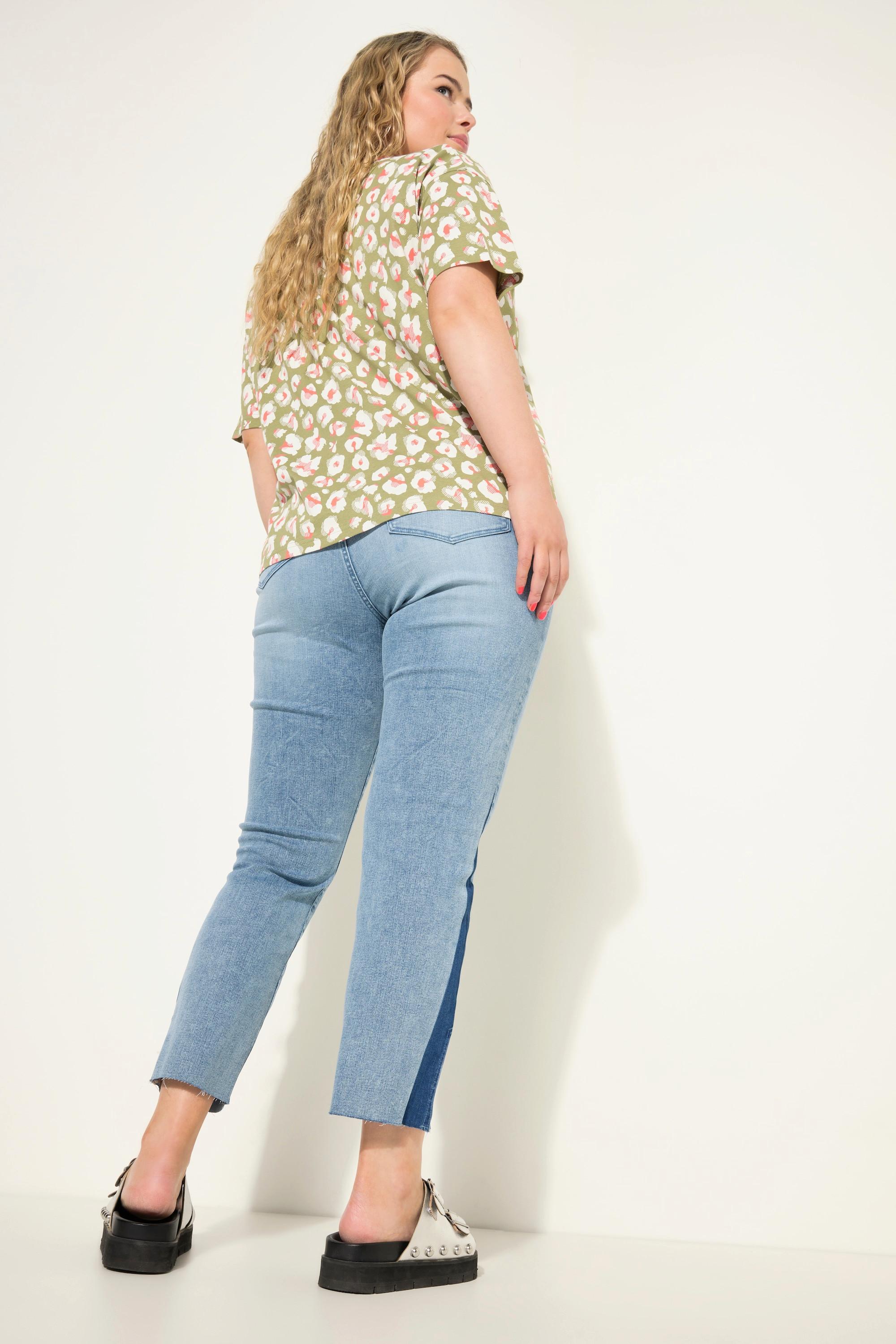 Studio Untold  Jean mom taille haute avec gousset latéral. Jambes larges et 5 poches 