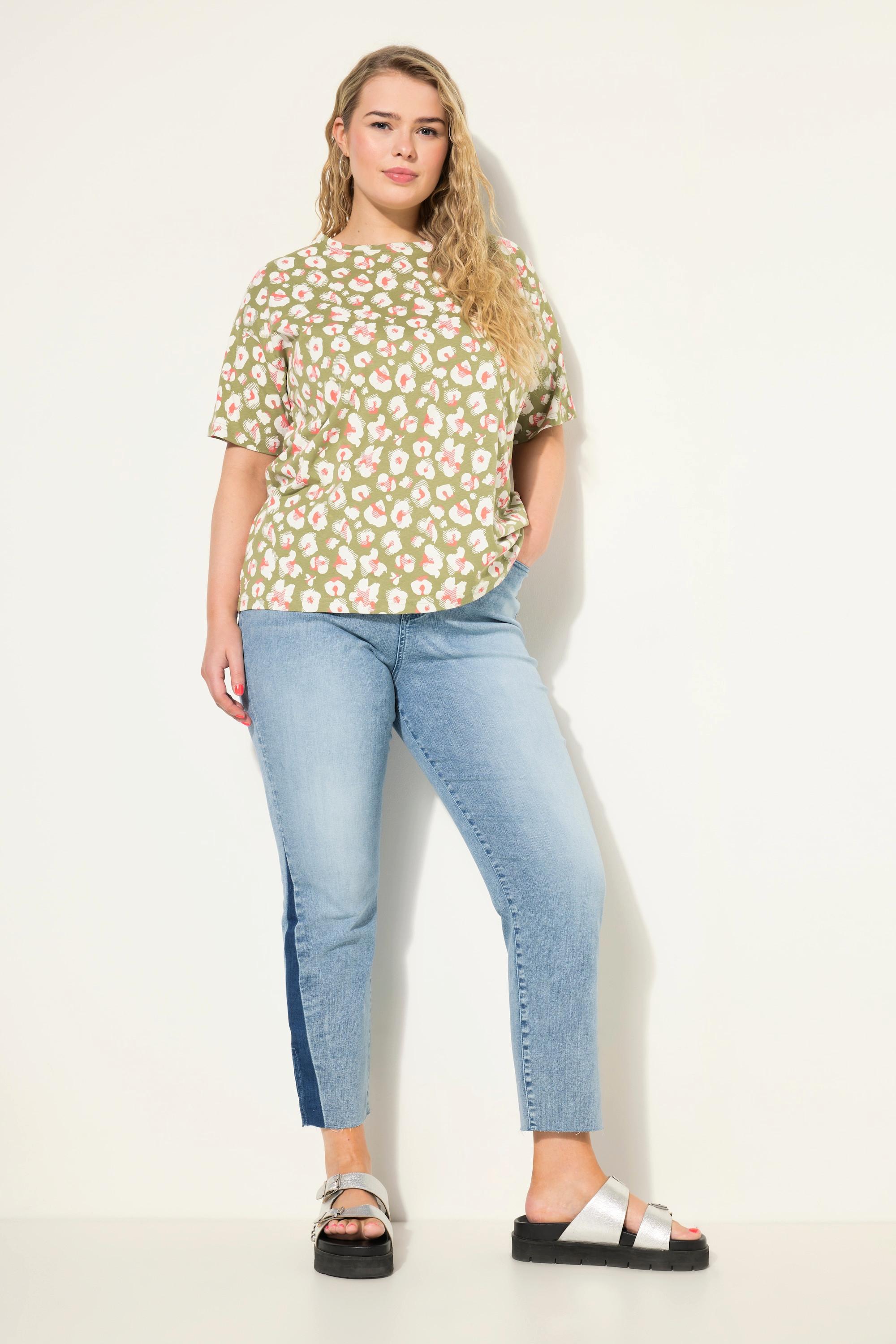 Studio Untold  Jean mom taille haute avec gousset latéral. Jambes larges et 5 poches 