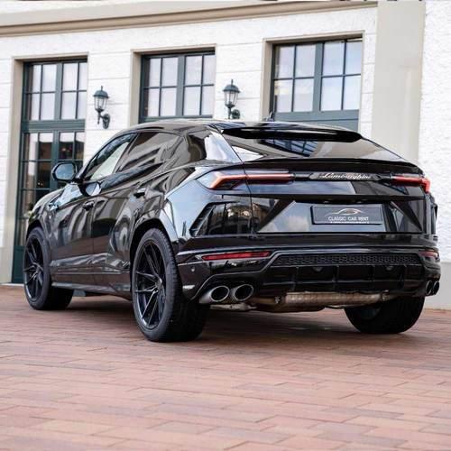 Geschenkidee  Lamborghini Urus mieten - Ohne Km-Begrenzung für 6 Stunden (für 1 Person) 