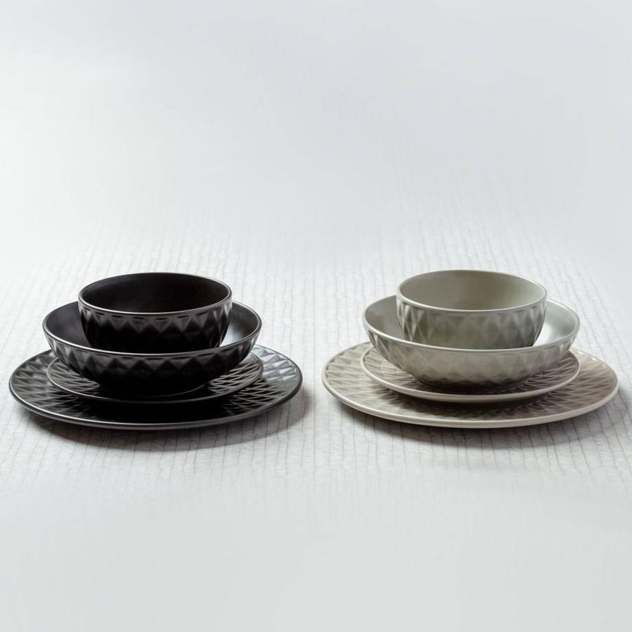 NAVA  Assiette en céramique noire avec élégant motif en relief, passe au lave-vaisselle 