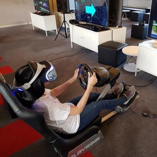 Geschenkidee  Rennsimulator in Virtual Reality in Basel (für 3 Personen) 