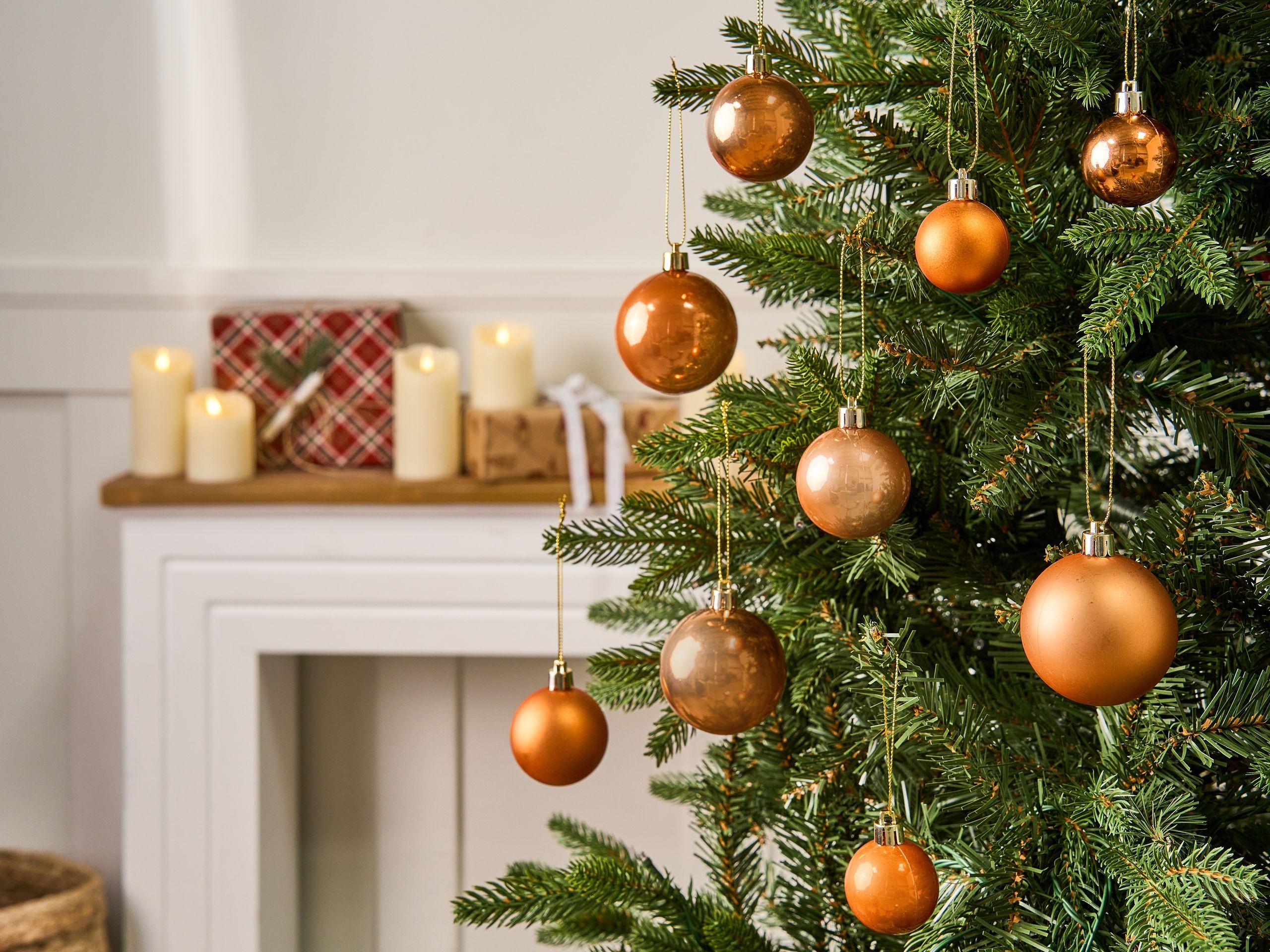 Beliani Lot de 60 boules en Matière synthétique Traditionnel LOVATNET  