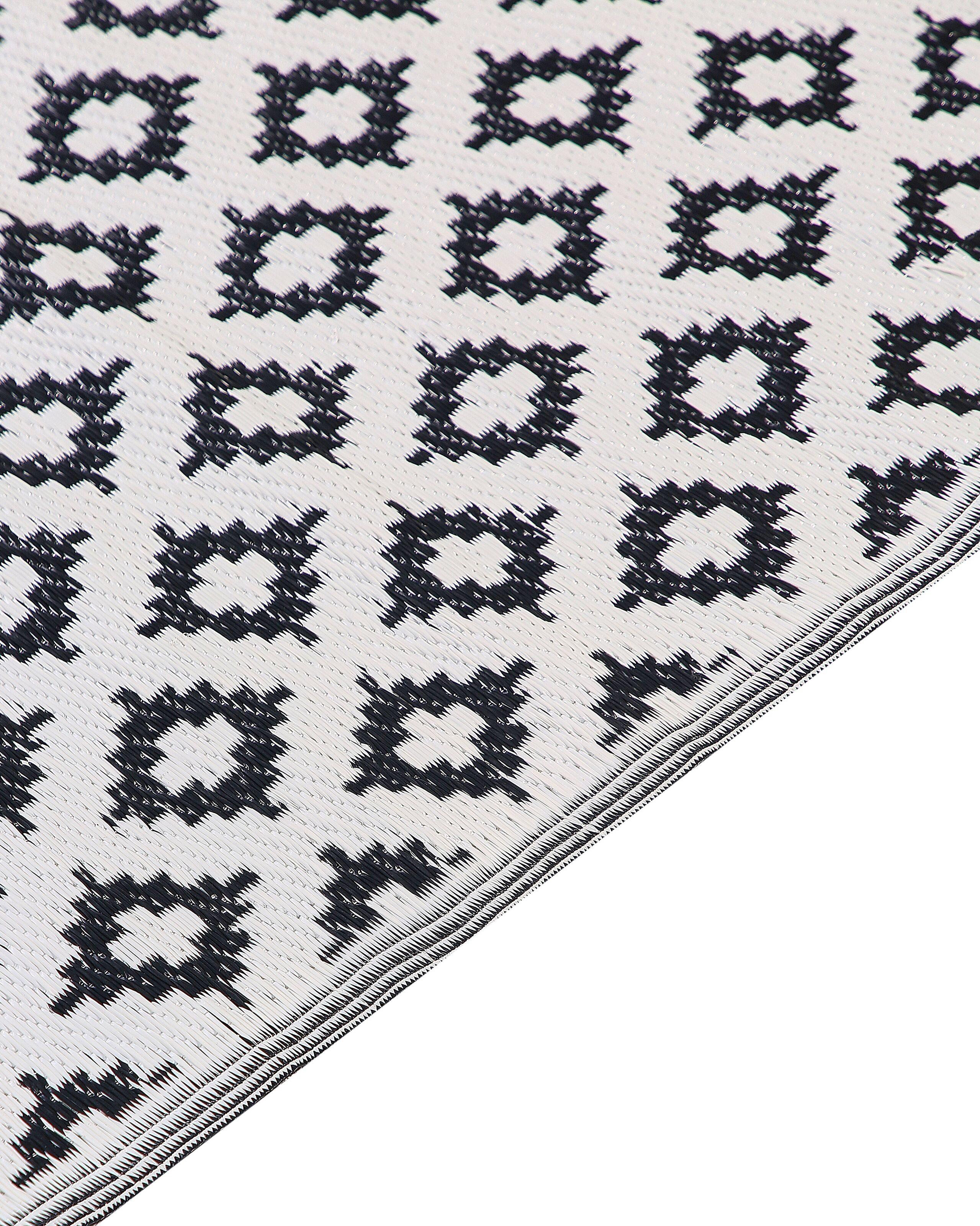 Beliani Outdoorteppich aus Polypropylen Modern THANE  