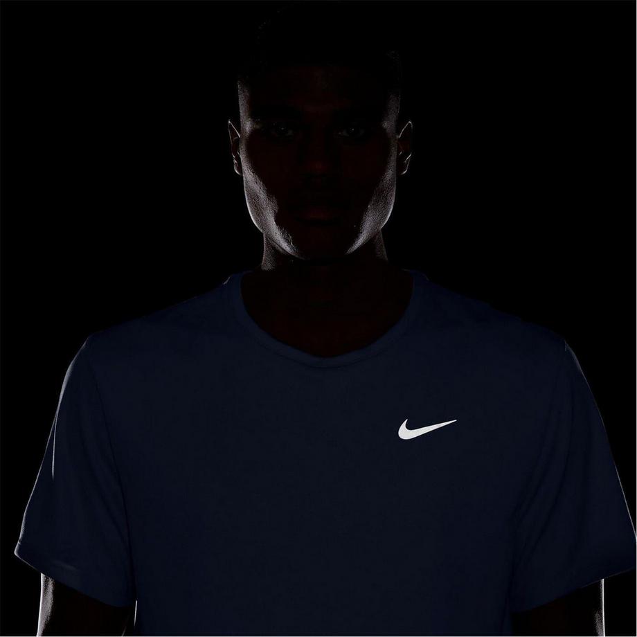 NIKE Miler Maglietta Swoosh Dettagli Riflettenti  