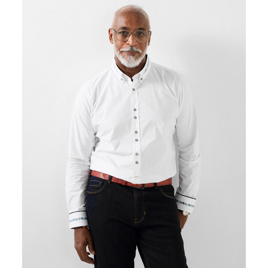 Hemd mit Button-down-Kragen und Blumenakzenten