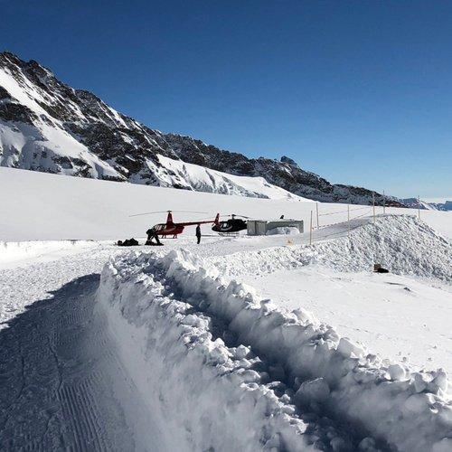 Geschenkidee  Vol en hélicoptère au-dessus du Jungfraujoch - 45 minutes (pour 3 personnes) 