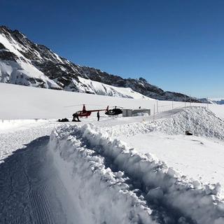 Geschenkidee  Vol en hélicoptère au-dessus du Jungfraujoch - 45 minutes (pour 3 personnes) 