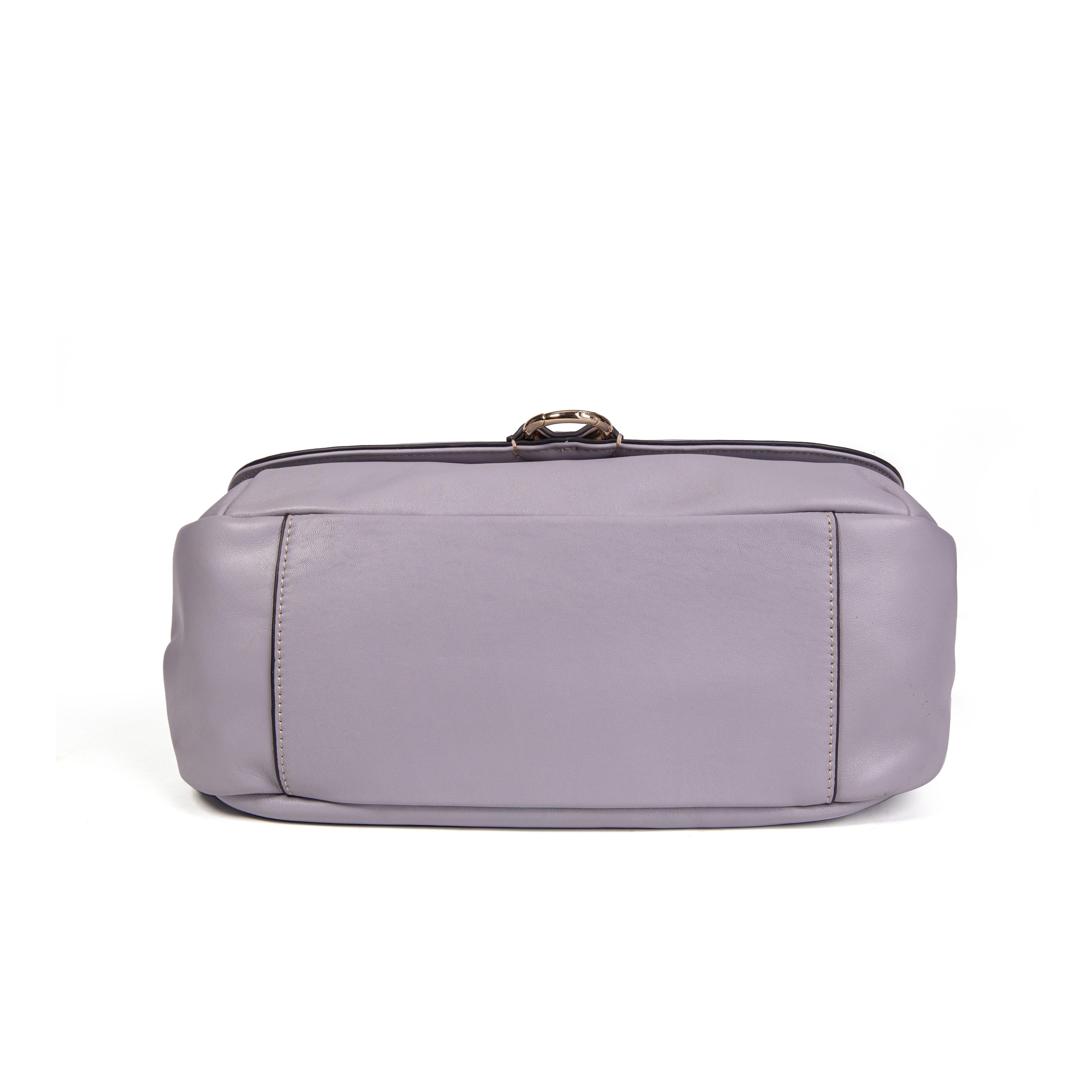 Kate Lee  Kate Lee sac bandoulière en cuir New Zelie gris clair 