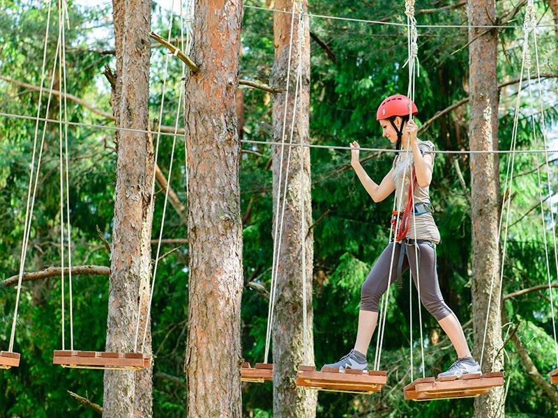 Smartbox  Emozionante arrampicata tra gli alberi: ingresso di 3h al parco avventura per 2 - Cofanetto regalo 