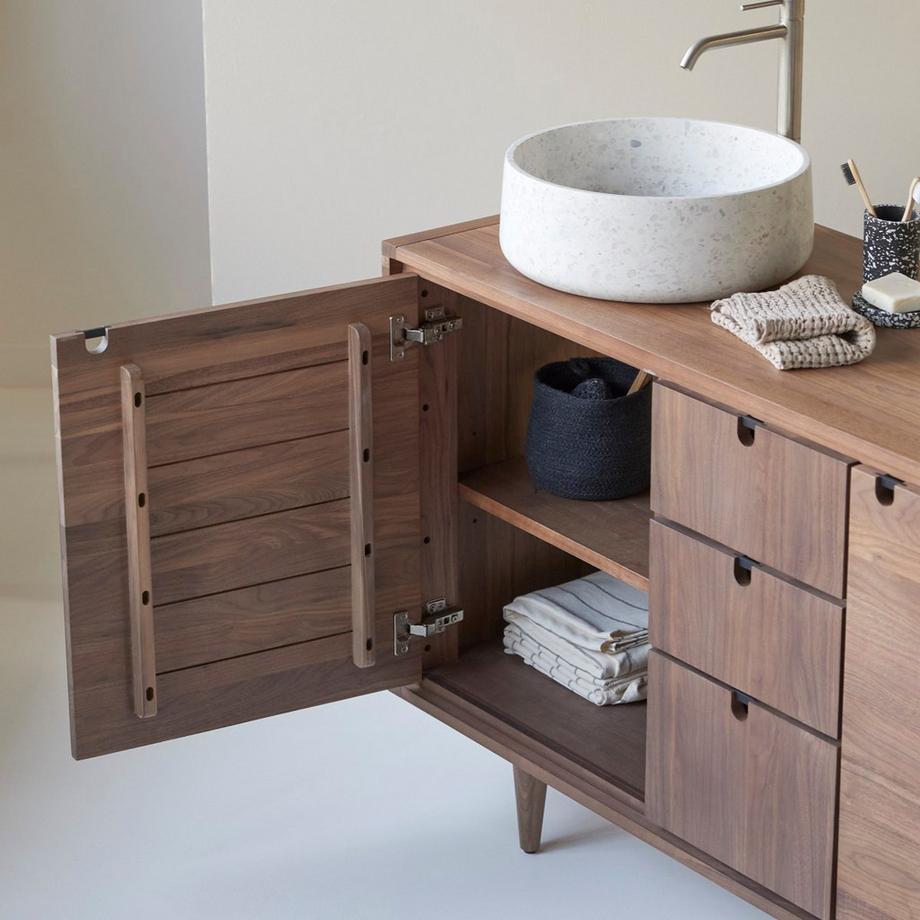 Tikamoon Waschtischunterschrank aus massivem Nussbaum 145 cm Jonàk  