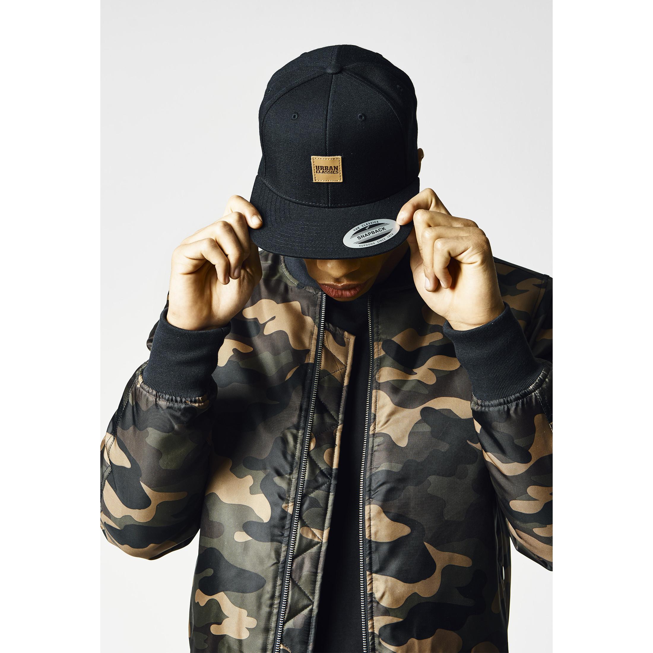 URBAN CLASSICS Basic Camo Bomberjacke  