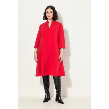 Abito midi con tasche, collo alto, scollo a V e maniche a 3/4