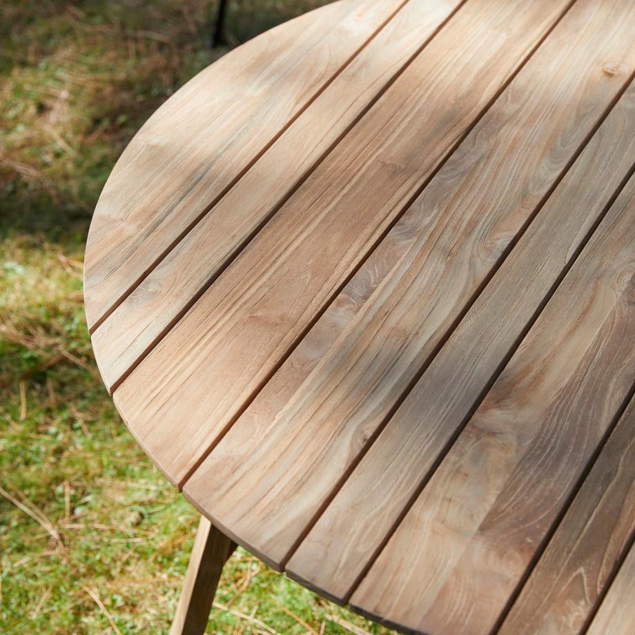 Tikamoon Gartentisch Katrine aus recyceltem Teakholz  