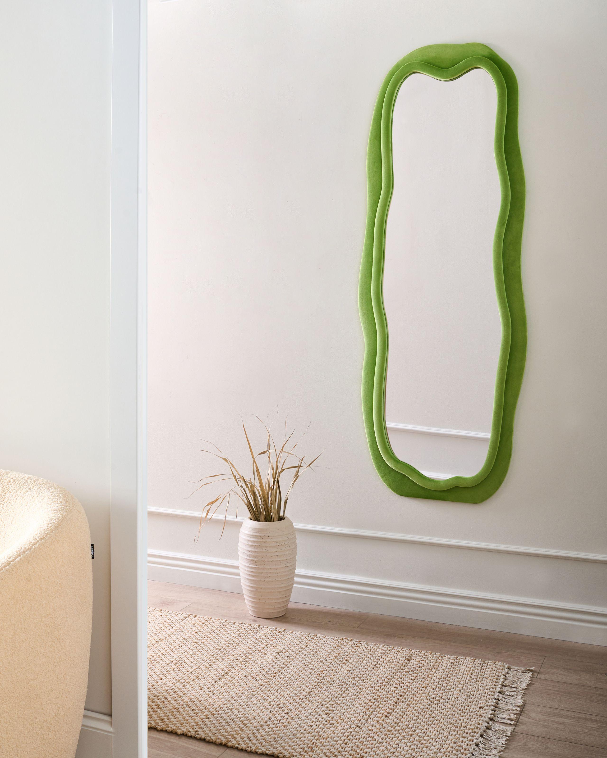 Beliani Wandspiegel aus Samtstoff Modern BEAUNE  