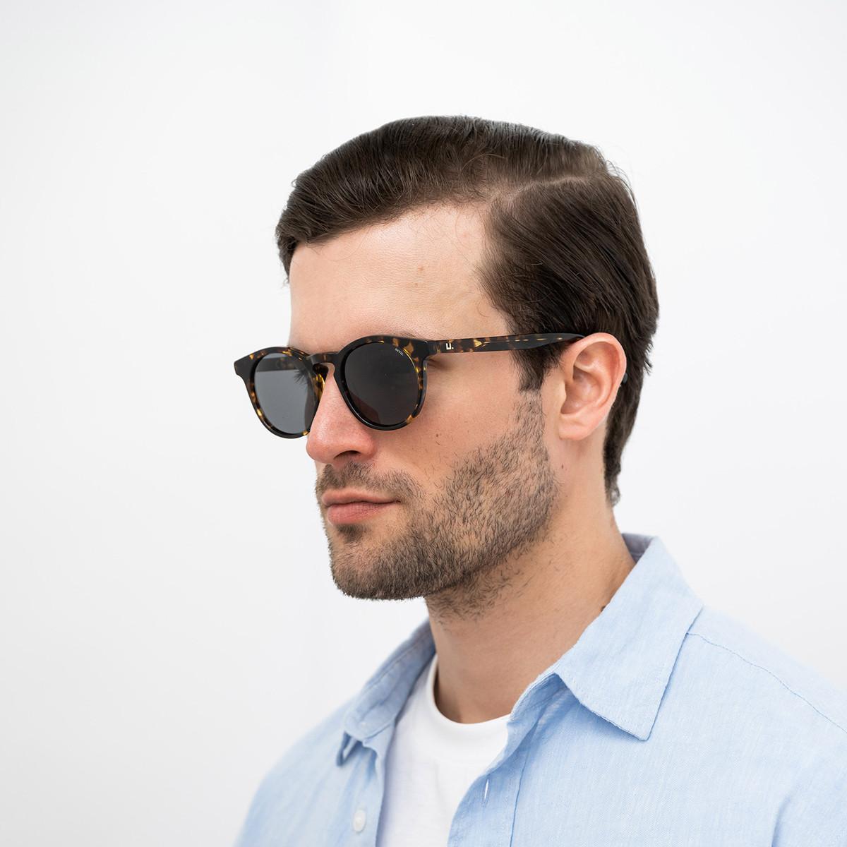 INVU Polarisierte Sonnenbrille mit Etui  