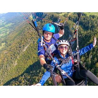 Smartbox  Vol en parapente de 10 minutes pour 2 personnes dans le Jura avec photos et vidéo - Coffret Cadeau 