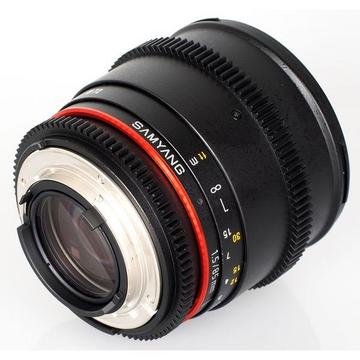 Samyang 85 mm T1.5 comme si UMC VDSLR II (Canon)