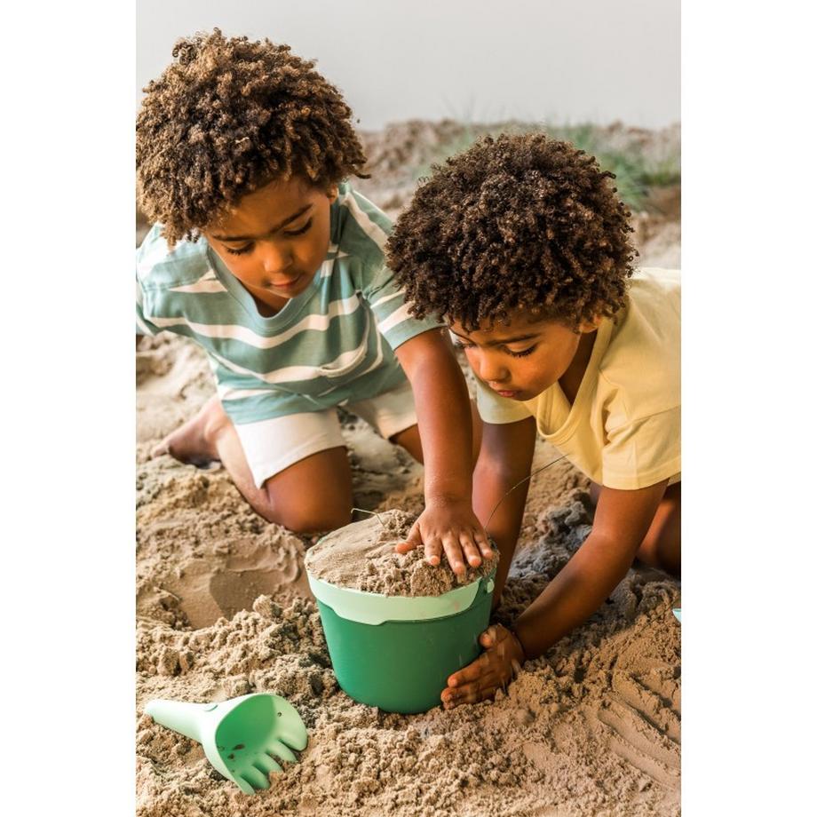 Quut  Bucki, Garden green 