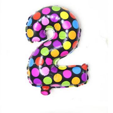 Pallone numerico colorato a puntini numero 9