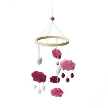 Mobile vintage nuage en feutrine rose