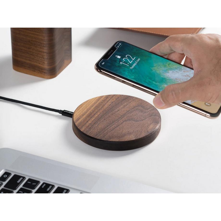 Oakywood  Slim Charging Pad - Kabelloses Ladegerät aus Massivholz - Walnuss 