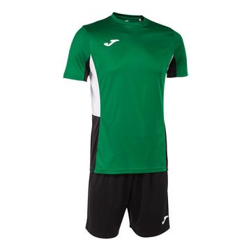 set aus trikot und shorts