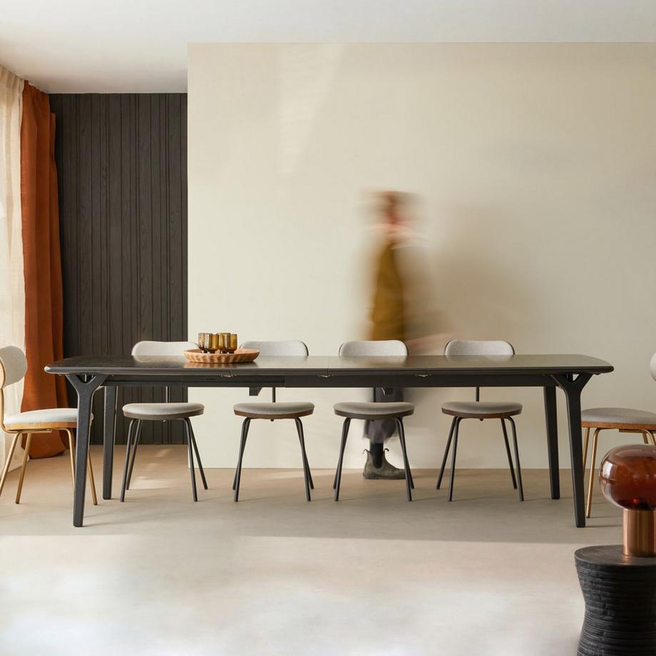 Tikamoon Ausziehtisch aus massiver Eiche black 6-12 Pers. Clara  