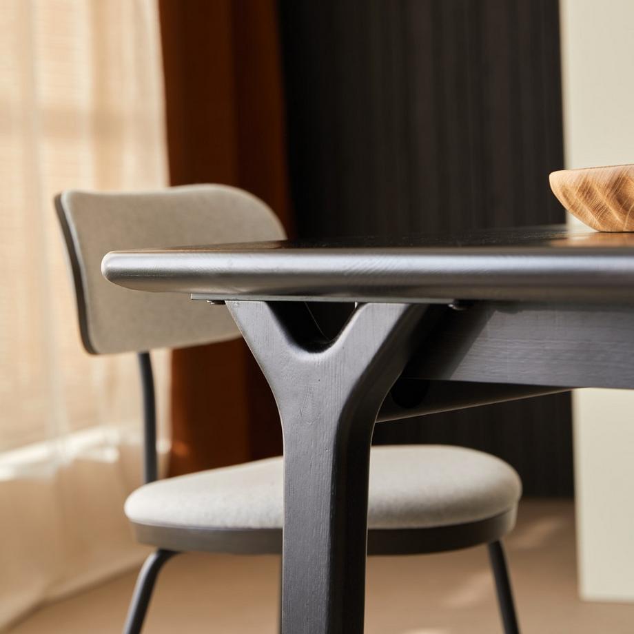 Tikamoon Ausziehtisch aus massiver Eiche black 6-12 Pers. Clara  