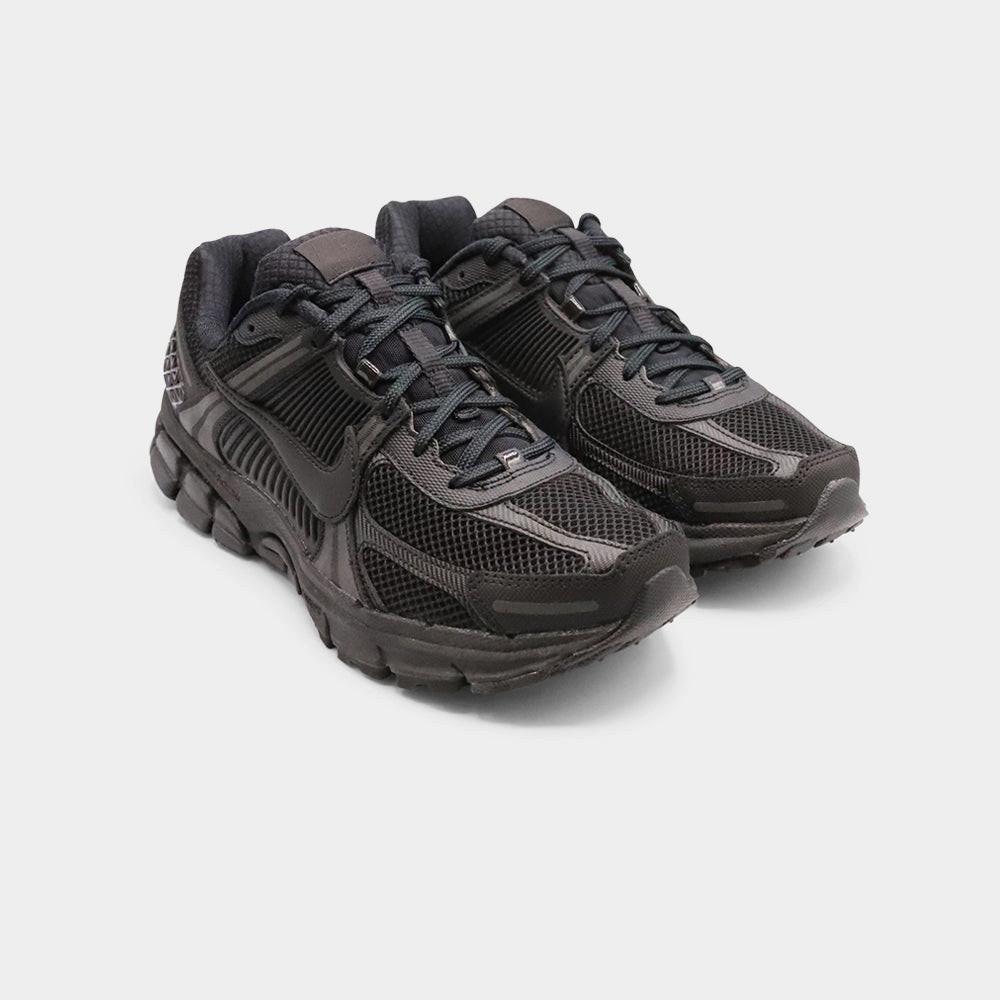 NIKE  Zoom Vomero 5 - Black 