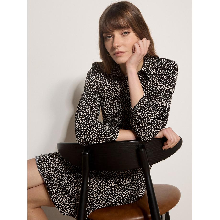 Minikleid aus Crêpe mit unregelmäßigen Punkten