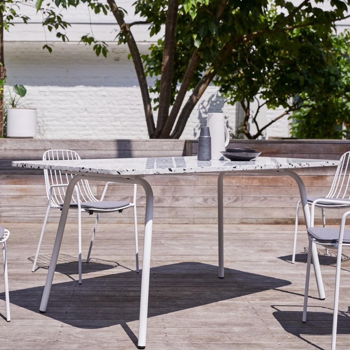 Tikamoon Table de jardin rectangulaire en terrazzo premium et métal white 4/6 pers. Elio  