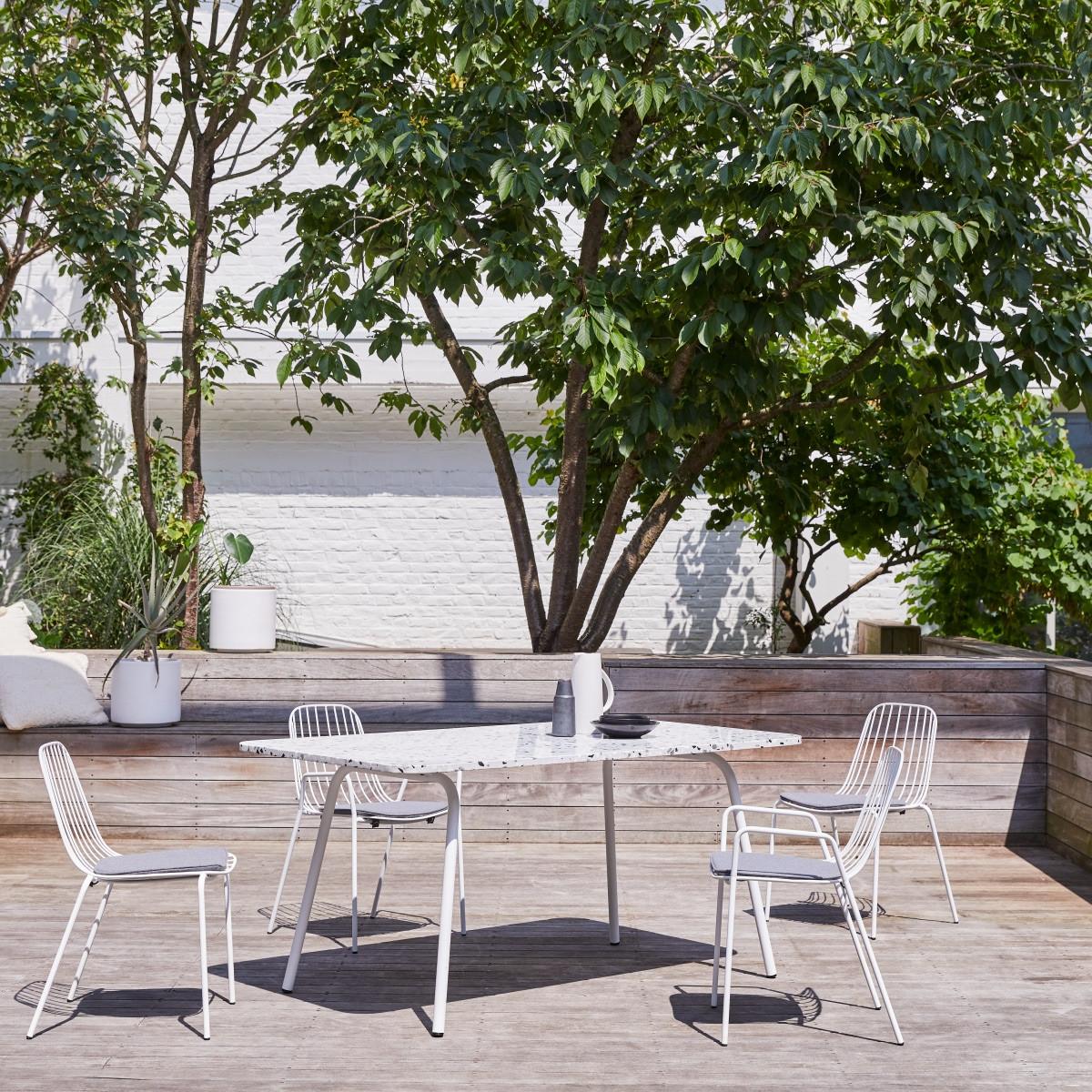 Tikamoon Table de jardin rectangulaire en terrazzo premium et métal white 4/6 pers. Elio  