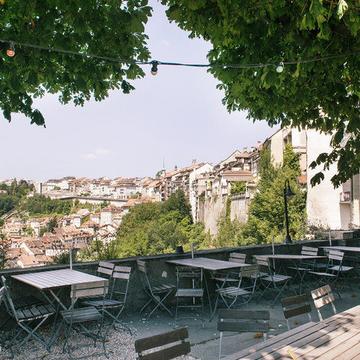 Repas végétarien en vieille ville de Fribourg - menu à 5 plats (pour 2 personnes)