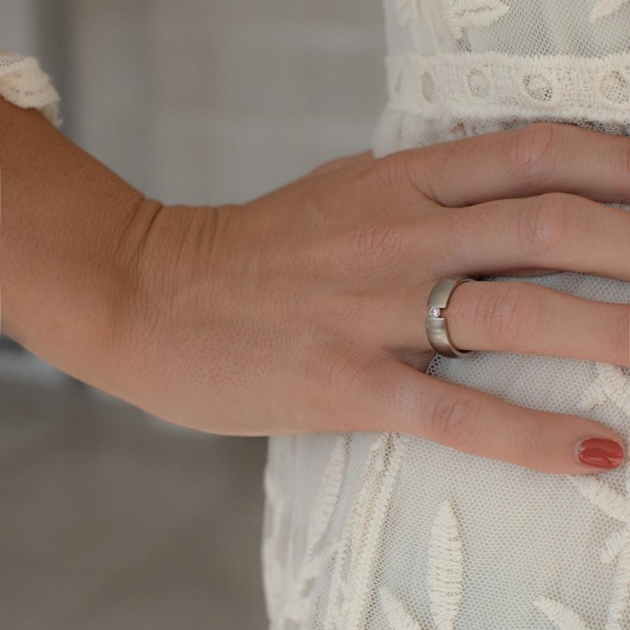 Rafaela Donata  Ring Edelstahl verziert mit Kristallen von Swarovski weiß 
