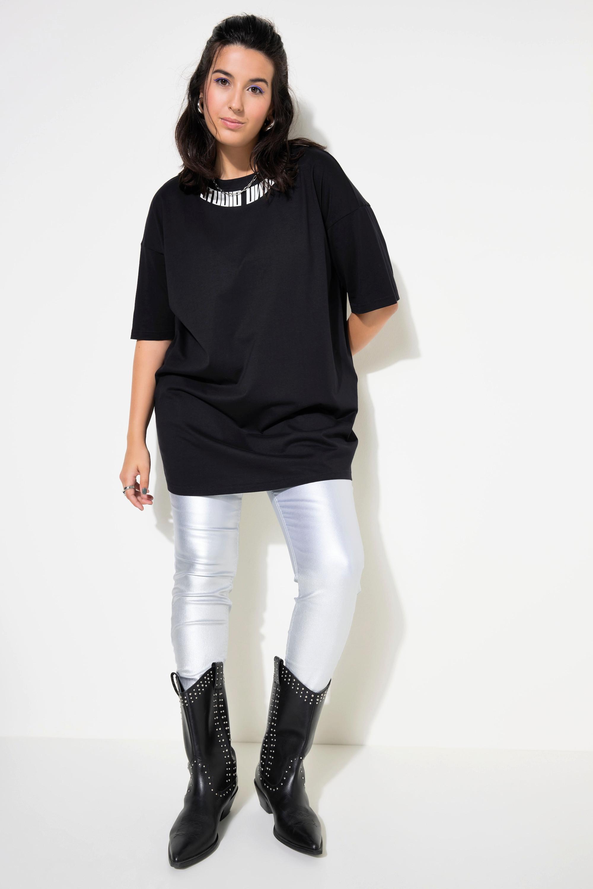 Studio Untold  T-shirt dal taglio oversize con scritta sullo scollo 