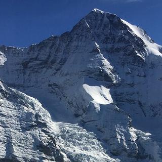 Geschenkidee  Vol en hélicoptère au-dessus du Jungfraujoch - 45 minutes (pour 5 personnes) 