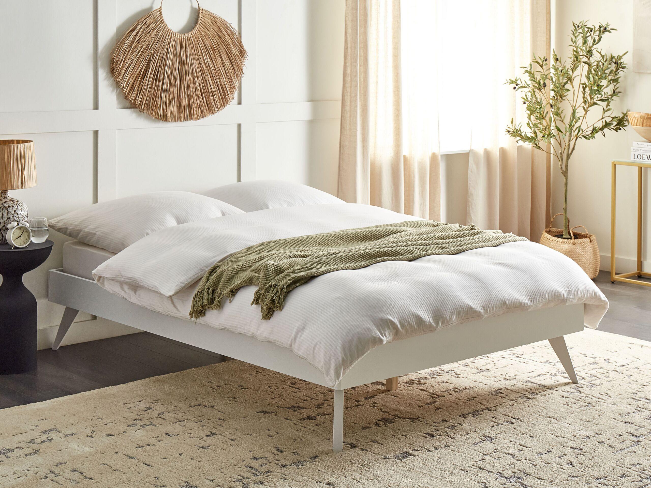 Beliani Bett mit Lattenrost aus MDF-Platte Retro BERRIC  