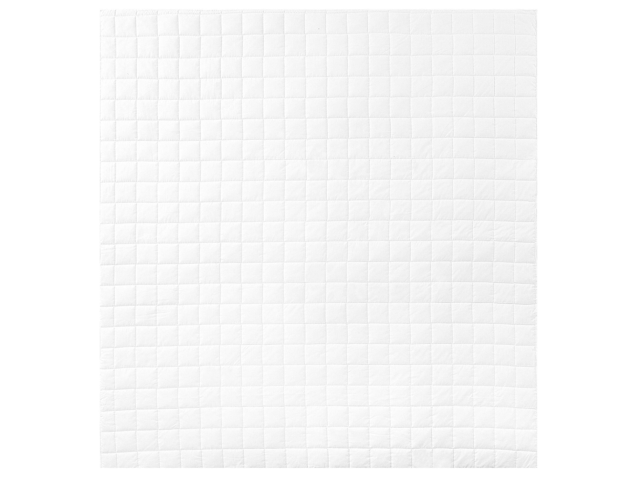 Beliani Leicht warme Bettdecke aus Polyester ANNAPURNA  