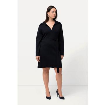 Abito di maglia con cintura, collo da camicia, scollo a V e maniche lunghe