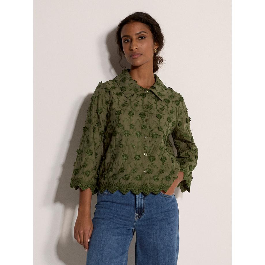Chemise courte à fleurs appliquées
