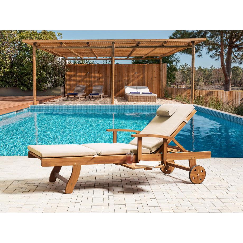 Beliani Sonnenliege mit Kissen aus Akazienholz Rustikal JAVA PREMIUM  
