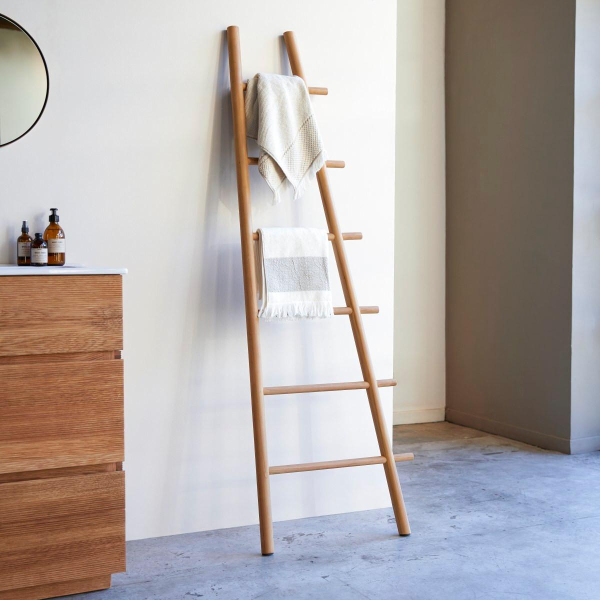 Tikamoon Handtuchhalter aus massivem Teakholz Carla  